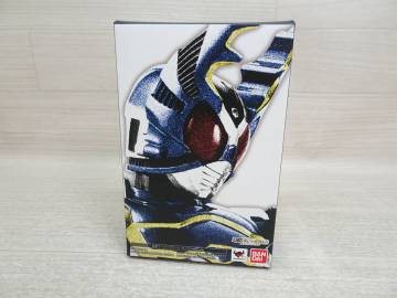 07/&Omega;212★　S.H.Figuarts(真骨彫製法) 仮面ライダーガタック ライダーフォーム 「仮面ライダーカブト」　中古品