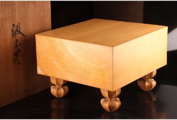 [URA]本榧製足付19路碁盤/厚み19cm/約19.5kg/4-3-24　(検索)骨董/囲碁/将棋/碁笥/碁石/カヤ/榧