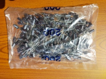 ニチコン 電解コンデンサーPJシリーズ25V 82&mu;F 200個 新品未使用 長期保管品