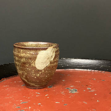 伝説の陶芸家 國吉清尚 初期 酒杯 ぐい呑 (検索用 国吉清尚 北大路魯山人 金城次郎 濱田庄司 白洲正子 土井善晴 民藝 やちむん 沖縄 壺屋)