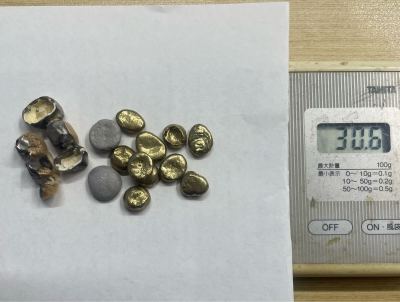 歯科金属？金？金銀パラジウム？30.6g 材質不明です 