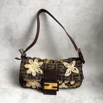 FENDI フェンディ マンマバケット ショルダーバッグ ズッカ柄 ハンドバッグ ワンショルダーバッグ キャンバス レザー フラワー