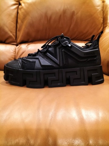 ヴェルサーチ　スニーカー　メンズサイズ44 圧倒的存在感　即完売　大人気ラビリンス　正規品1円スタート