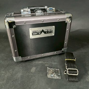 CV0204-28-3 仮面ライダー SMART BRAIN ロゴ フィギュア ボックス BOX アタッシュケース 収納 ケースのみ H23㎝ W30.5㎝ D12㎝ 80サイズ