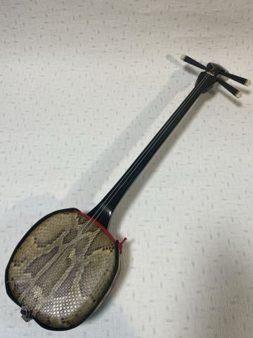 美品 沖縄三線 ケース付（ハード、ソフト）