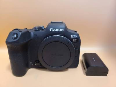 キャノン　Canon EOS R7　デジタルカメラ