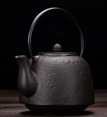 新入荷☆ 南部鉄器 老鉄瓶★桜の花 急須 提梁壺 対応 鉄やかん 鉄分補給 鉄びん★1.1L