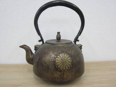 南部秀山 鉄瓶 菊の御紋/五七の桐模様 重量約3500g 詳細不明 秀山 南部鉄瓶 鉄器 激安1円スタート