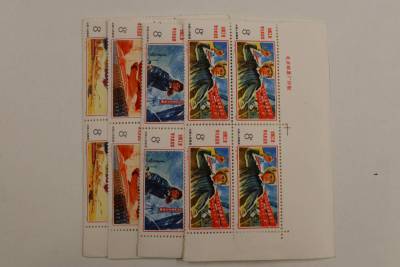 中国切手 未使用　J15 1977年 〈工業は大慶に学ぶ〉全国工業大会4種完 田型 銘版付き　まとめて おまとめ 大量 外国切手