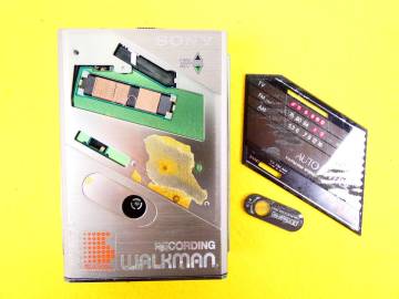 SONY ソニー WALKMAN ウォークマン WM-F202 ポータブルカセットプレーヤー 音響機器 オーディオ ※ジャンク/動作未確認 @送料600円 (3)