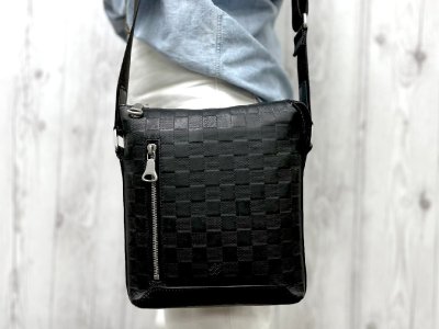 美品 LOUIS VUITTON ルイヴィトン ダミエアンフィニ ディスカバリーメッセンジャー ショルダー バッグ M42418 レザー 黒 メンズ 96696Y