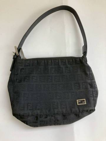 FENDI フェンディ ズッカ柄 FF ブラック ハンドバッグ ポーチ 黒 レディース メンズ レザー キャンバス シルバー金具