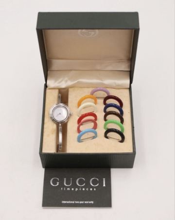 グッチ GUCCI チェンジベゼル バングルウォッチ 11/12.2L ホワイト文字盤 レディース クォーツ シルバー 電池交換済み
