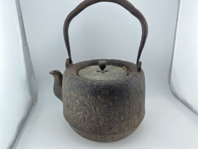 龍文堂在名　かなり古い　南部鉄瓶　 鉄瓶 茶道具 古美術 煎茶道具 鉄器 時代物　(検　亀文堂　雨宮　日の丸　盛久