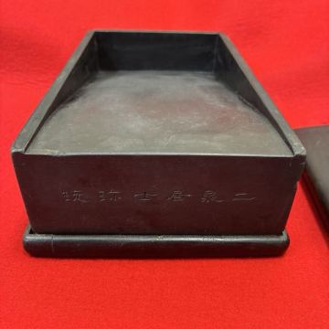 古硯 斜面彫両面硯 ニ泉居士珎玩 顧坤伯1905&mdash;1970 現代中国 国画家（山水画）美術教育家　江蘇省無錫出身 別名を乙 字を景峰 号を二泉居士