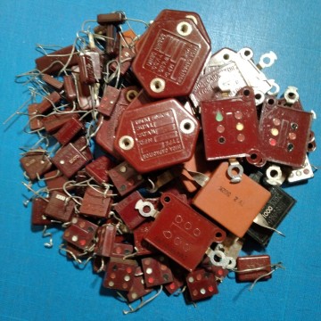 マイカコンデンサー ジャンク &yen;1円〜スタートSOSHIN JRC ZEUS? 他 NOS＆中古品 DQ値:若干低下 容量値:誤差あり総数 78個 出品番号 31