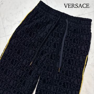 美品★ VERSACE ヴェルサーチ 総柄ロゴ タオル地 テリー スウェットパンツ ジョガーパンツ バロックパイピング M相当 近年モデル ブラック