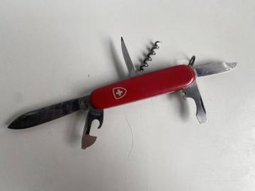 ④t367◆VICTORINOX ビクトリノックス◆スイスアーミーナイフ マルチツール 折りたたみナイフ 赤 ハントマン系 キャンプ アウトドア 多機能