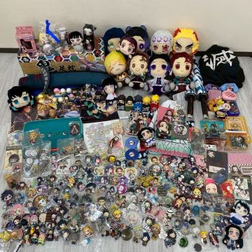 鬼滅の刃 ぬいぐるみ グッズ　大量おまとめセット ミニフィギュア マスコット 缶バッジ アクスタ ラバーキーホルダー 胡蝶しのぶ