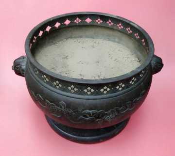 大きい銅火鉢　金属工芸