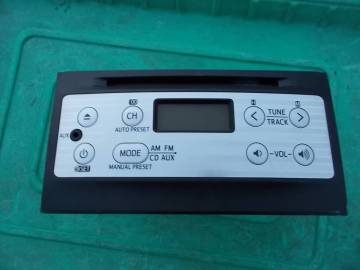 ハイゼット　中古車外し　ダイハツ純正品　CD　＆　チューナー　詳細不明