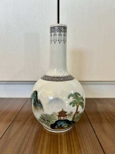 中国景徳鎮製 銘入 花瓶 高さ17cm / 色絵 山水 花生 花器 壺 壷 陶磁器 骨董品 古美術 美術品 中国美術 中国骨董 唐物 置物 オブジェ