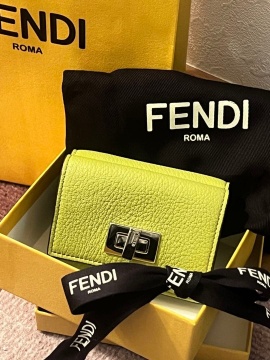 FENDI WASABI 三つ折り財布