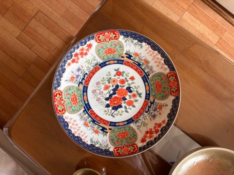 陶器皿セット 色鮮やかな花柄と青色の絵柄