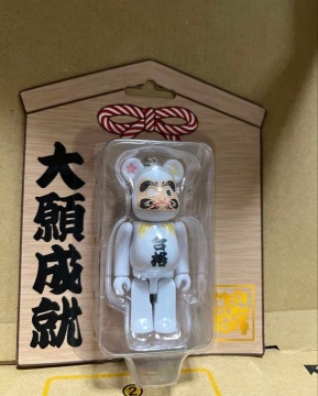 ベアブリック　達磨　合格　白　フィギュア　未開封