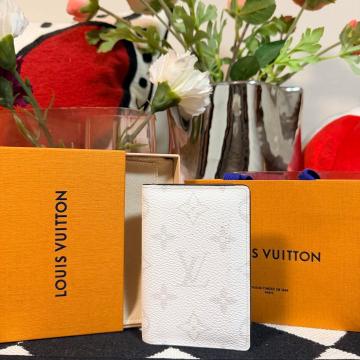 限定モデル　ルイヴィトンホワイト カードケース　使用感あり　クリスマス